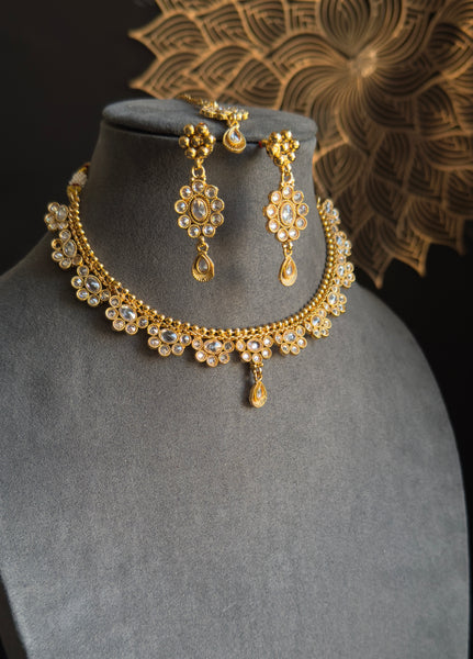 Dainty Kundan Reverse AD Choker Earrings Tikka - BOLLYWOOD