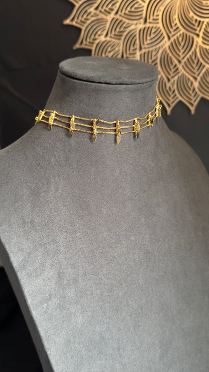 Dainty Line Traditional Ilakathali South Indian Gold Choker Necklace Set