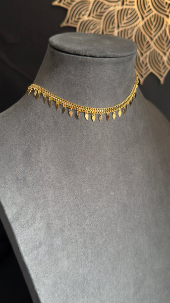 Simple Traditional Ilakathali South Indian Gold Choker Necklace