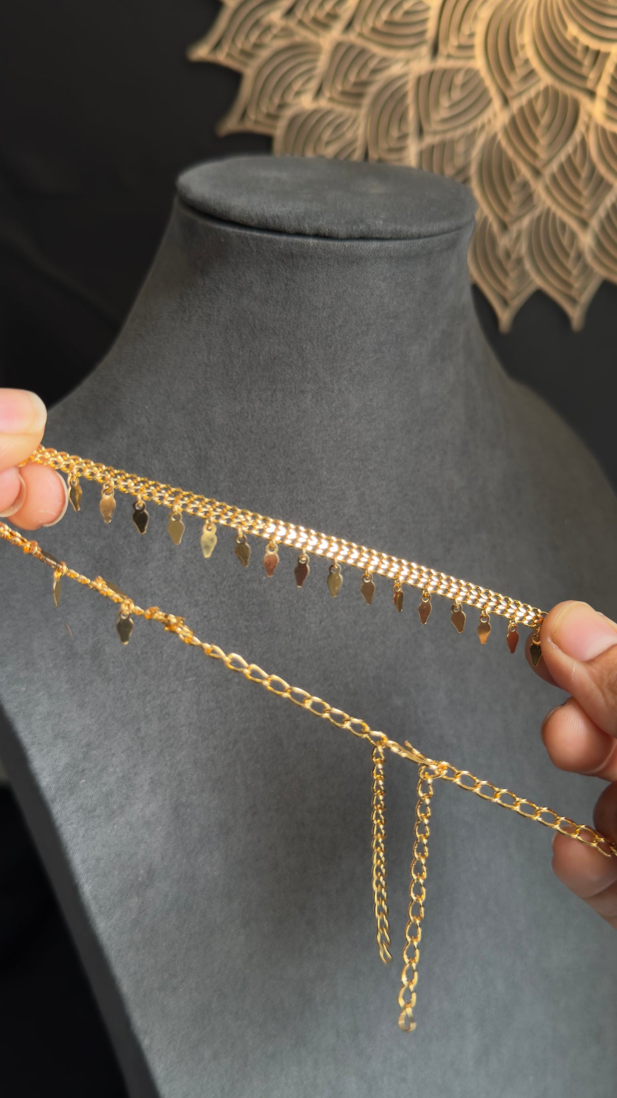 Simple Traditional Ilakathali South Indian Gold Choker Necklace
