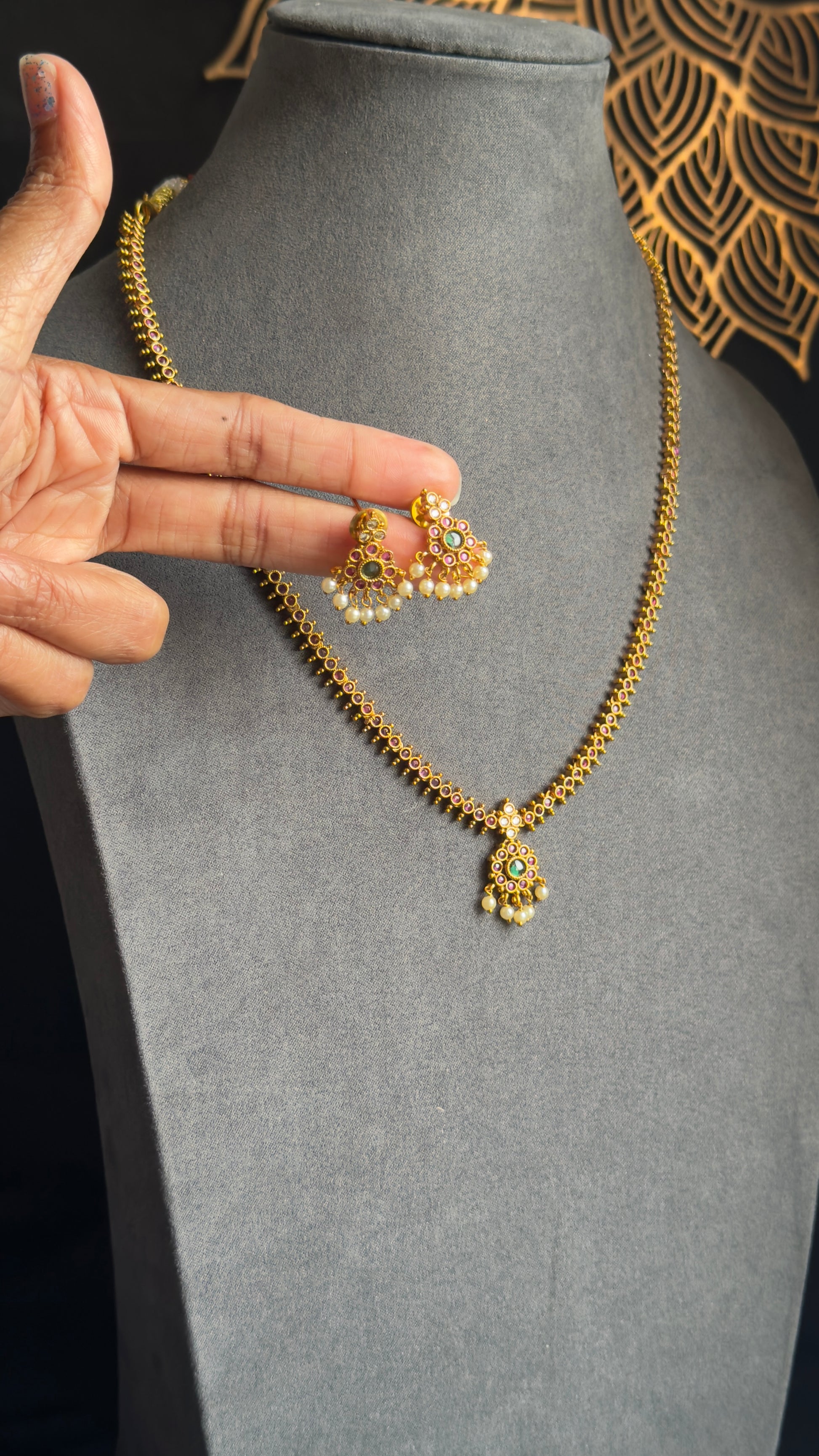 Long Haar ruby stone gold necklace with earrings